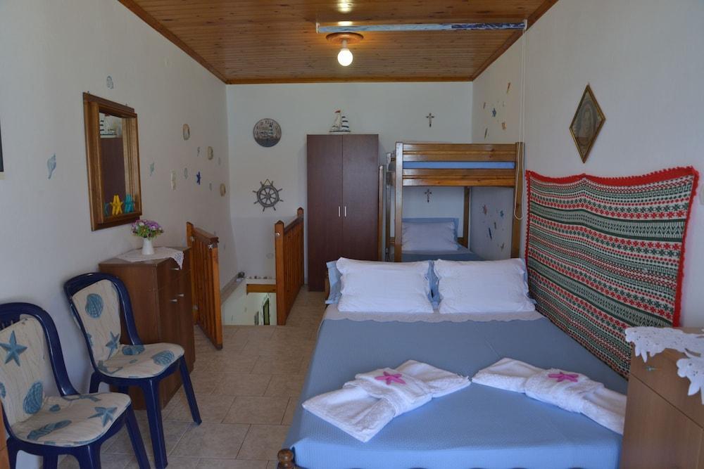 Erginas Boat House Apartment Plaka  Екстериор снимка