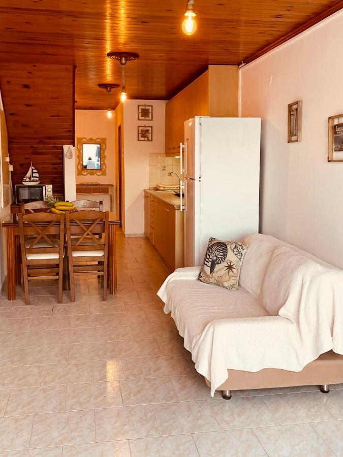 Erginas Boat House Apartment Plaka  Екстериор снимка