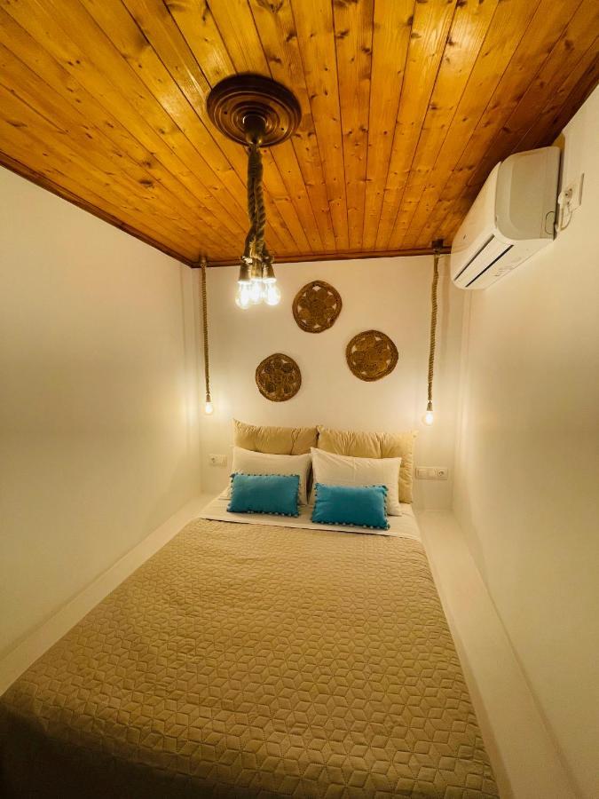 Erginas Boat House Apartment Plaka  Екстериор снимка